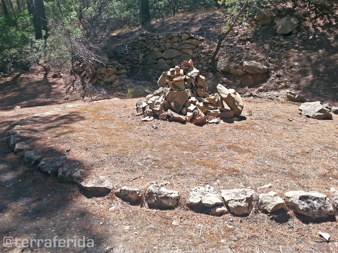 Barraca de carboner desmuntada